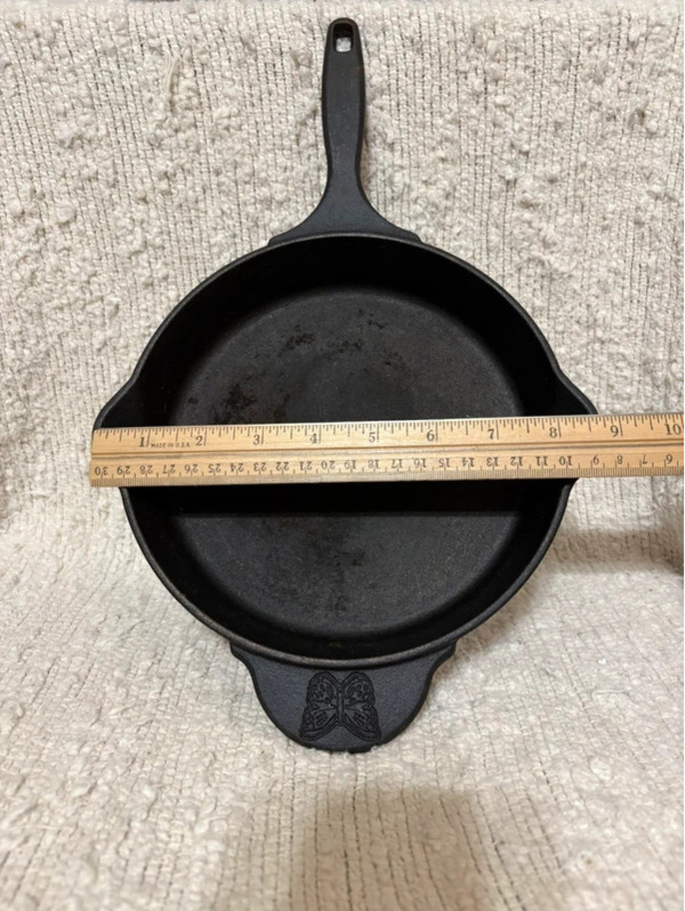 8 inch, pioneer women cast iron pan - Picture 3 of 3